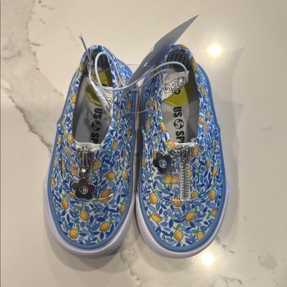 Vibrant Blue and Yellow Sneakers for Ultimate Style - Picture 4 of 7